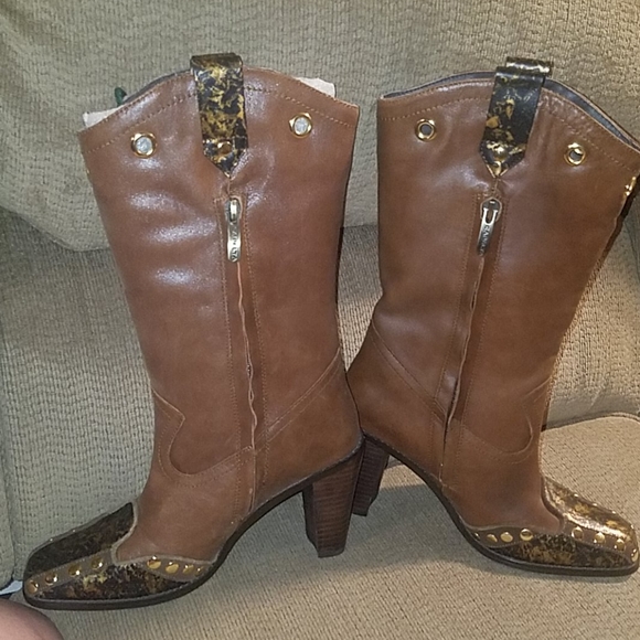 CAPETTA HEELED BOOTS 👢👢 - Picture 3 of 16